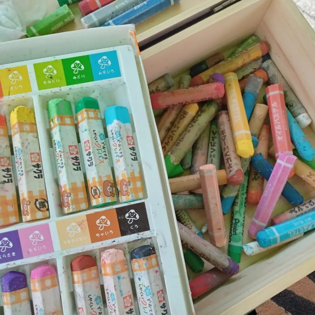 似顔絵に使用するクレヨン